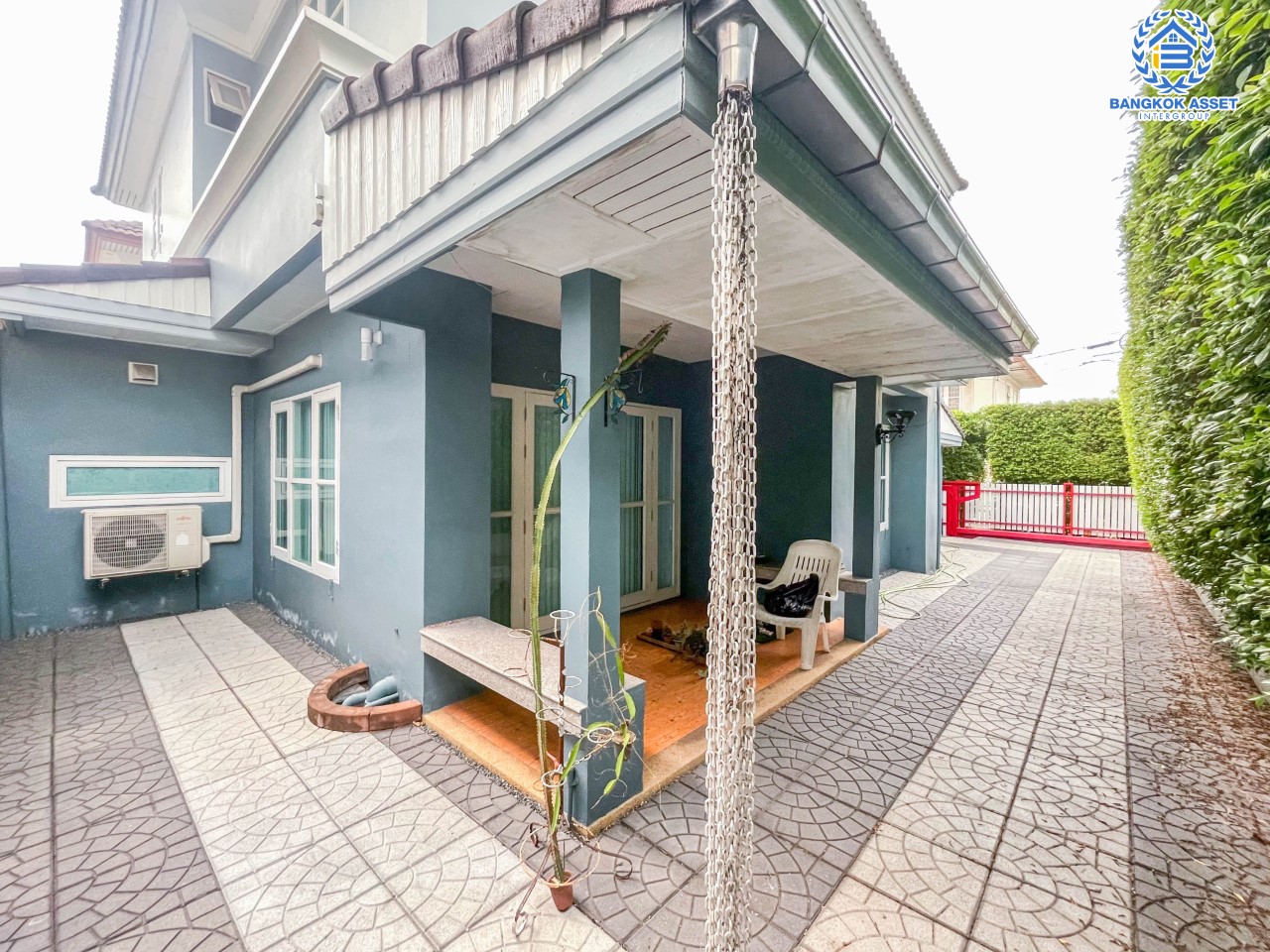 บ้านเดี่ยวมือสองย่านนนทบุรี ม.ธารา ราชพฤกษ์-ปิ่นเกล้า บ้านสวย พร้อมอยู่ เนื้อที่ 56 ตร.ว. ฟังก์ชัน 3 ห้องนอน 3 ห้องน้ำ 2 ที่จอดรถ แถมฟรี !!! เครื่องปรับอากาศ 2 เครื่อง+เครื่องดูดควัน 1 เครื่อง บนทำเลเชื่อมสู่ถนนกาญจนาภิเษก รายล้อมด้วยสิ่งอำนวยความสะดวกครบครัน ใกล้รถไฟฟ้าสายสีแดงอ่อน "สถานีตลิ่งชัน" และจุดขึ้นทางด่วน "ศรีรัช"